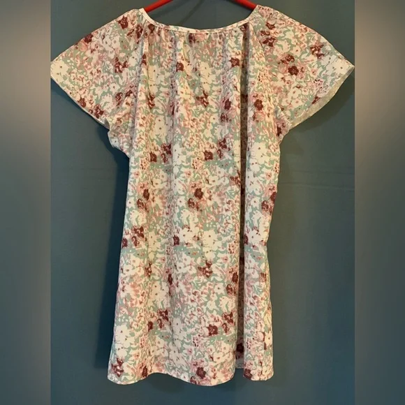 Floral V-Neck Top with Tie | Size M - Picture 2 of 4